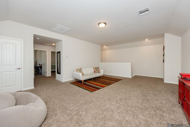 7520 Scarlet Oak Dr, Gonzales, LA 70737