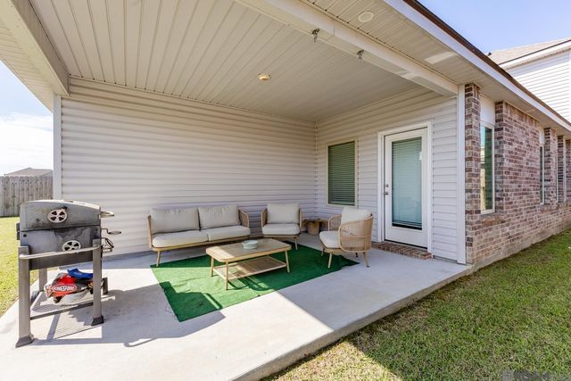 7520 Scarlet Oak Dr, Gonzales, LA 70737