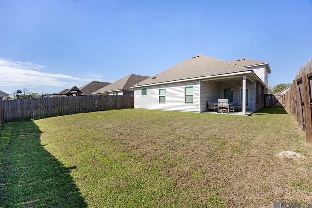 7520 Scarlet Oak Dr, Gonzales, LA 70737