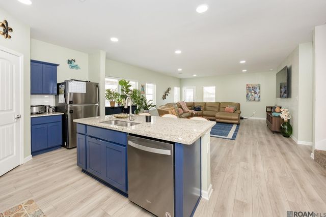 7520 Scarlet Oak Dr, Gonzales, LA 70737