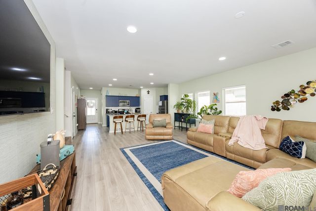 7520 Scarlet Oak Dr, Gonzales, LA 70737