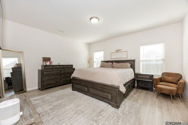 7520 Scarlet Oak Dr, Gonzales, LA 70737