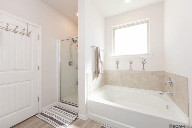 7520 Scarlet Oak Dr, Gonzales, LA 70737