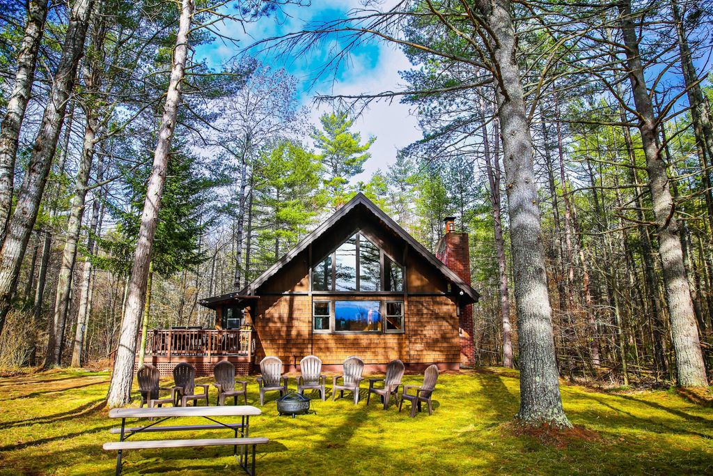 205 River Road, Jay, NY 12941