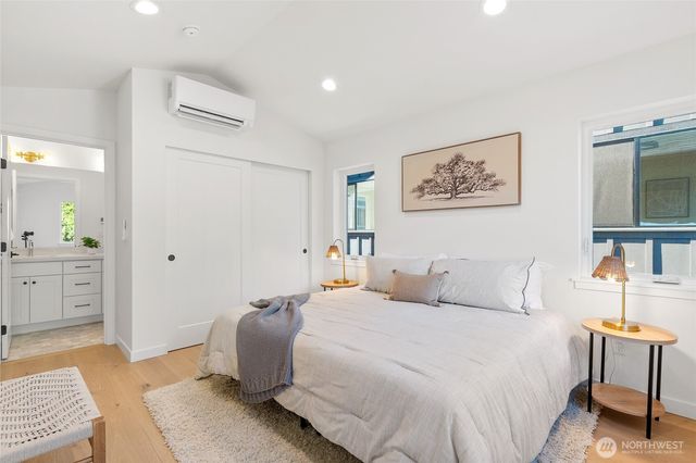 1709 NE 117th Street, Seattle, WA 98125