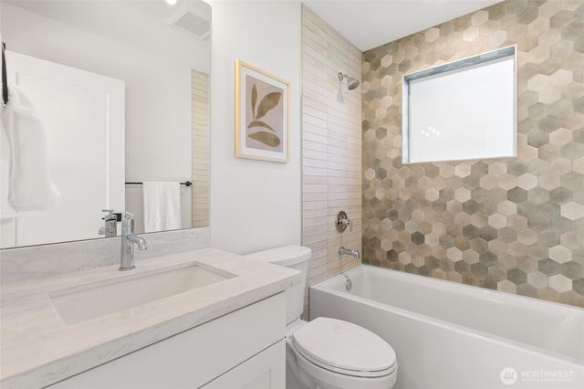 1709 NE 117th Street, Seattle, WA 98125