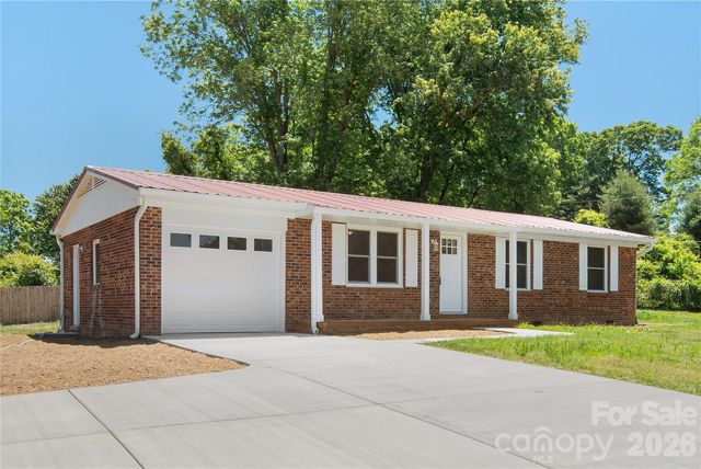 287 Duncan Road, Flat Rock, NC 28731