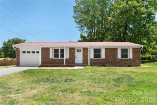 287 Duncan Road, Flat Rock, NC 28731