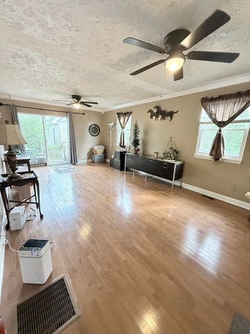 143 E 8th Street, Paris, KY 40361