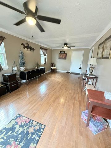 143 E 8th Street, Paris, KY 40361