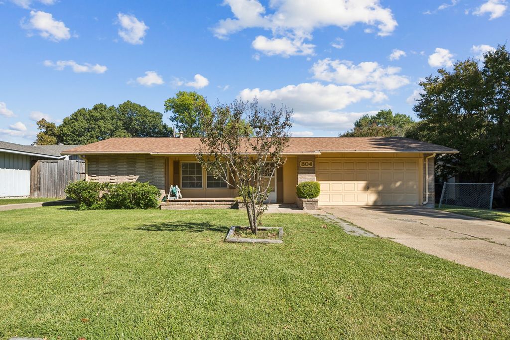 804 Fontana Avenue, Richardson, TX 75080