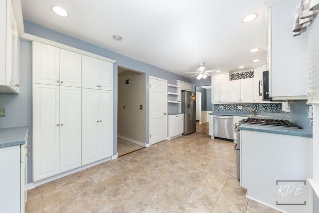 705 Timber Trail Drive, Naperville, IL 60565
