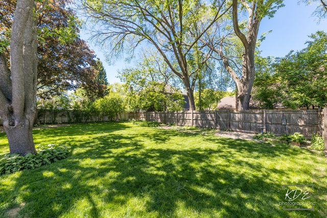 705 Timber Trail Drive, Naperville, IL 60565