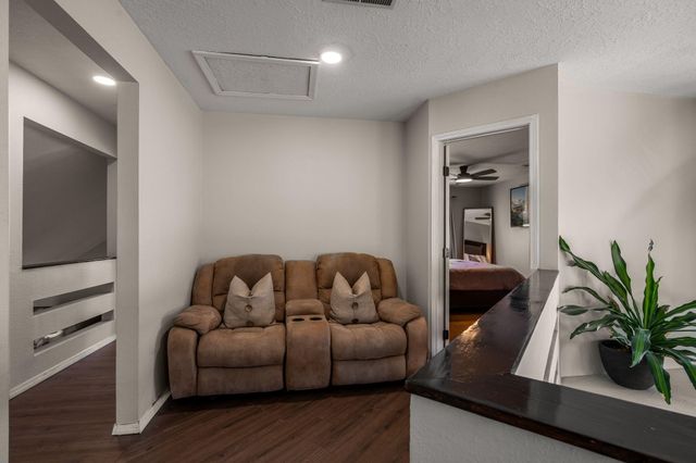 7604 Copperfield Drive NE, Albuquerque, NM 87109