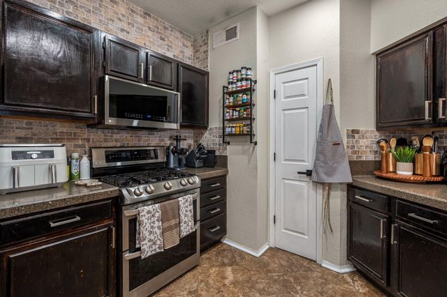 7604 Copperfield Drive NE, Albuquerque, NM 87109