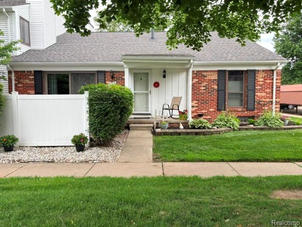 38726 Golfview Drive 23, Clinton Township, MI 48038