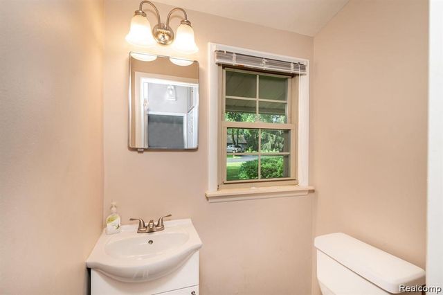 1239 Ashover Drive, Bloomfield Hills, MI 48304