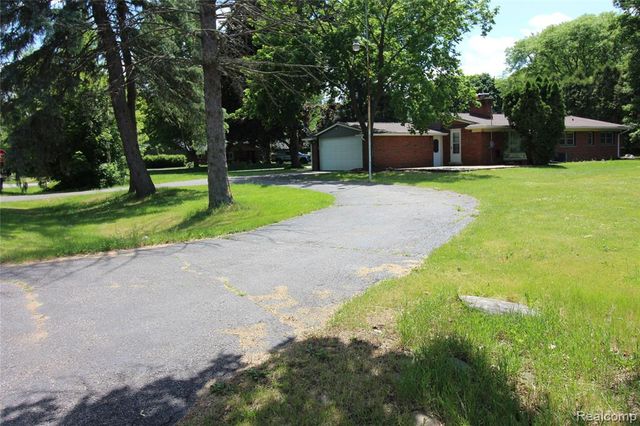 1239 Ashover Drive, Bloomfield Hills, MI 48304