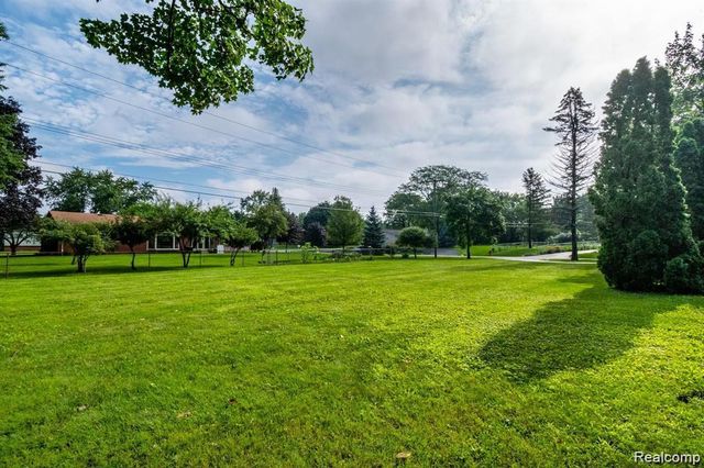 1239 Ashover Drive, Bloomfield Hills, MI 48304