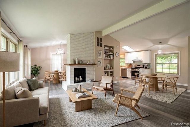 1239 Ashover Drive, Bloomfield Hills, MI 48304