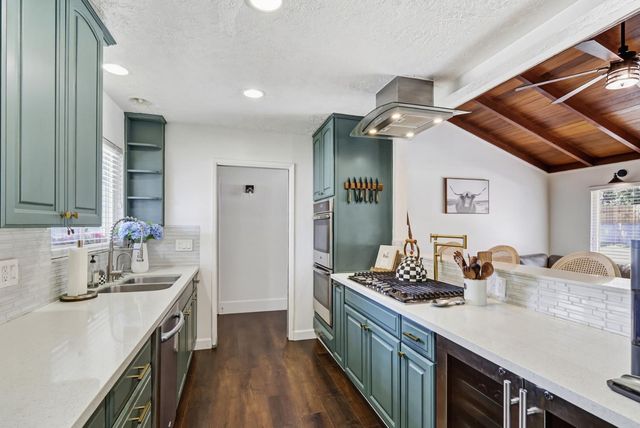 4551 Dartmouth Dr, Sacramento, CA 95841