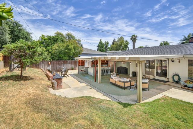 4551 Dartmouth Dr, Sacramento, CA 95841