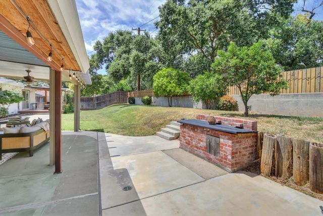 4551 Dartmouth Dr, Sacramento, CA 95841