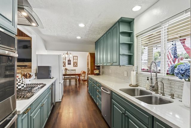 4551 Dartmouth Dr, Sacramento, CA 95841