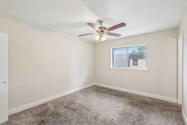 402 W Springdale Lane, Grand Prairie, TX 75052