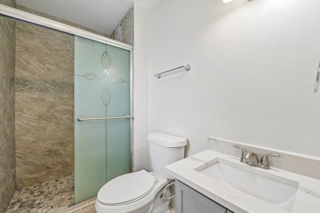 402 W Springdale Lane, Grand Prairie, TX 75052