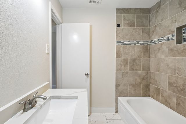 402 W Springdale Lane, Grand Prairie, TX 75052