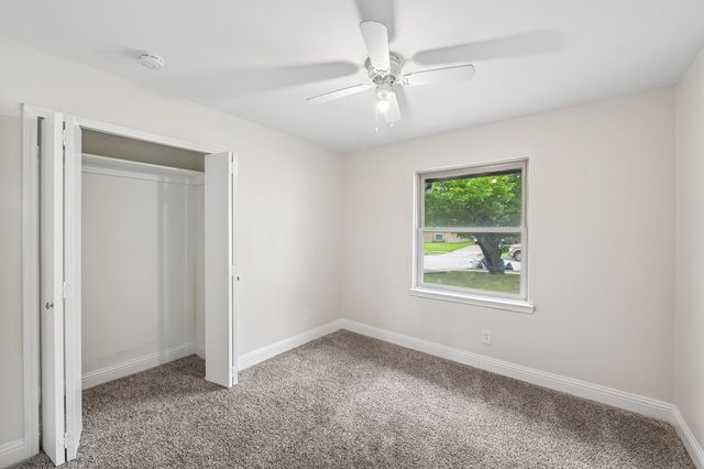 402 W Springdale Lane, Grand Prairie, TX 75052