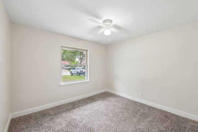 402 W Springdale Lane, Grand Prairie, TX 75052