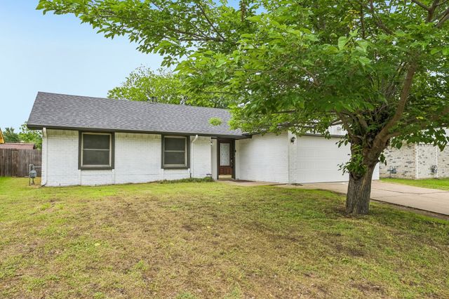 402 W Springdale Lane, Grand Prairie, TX 75052