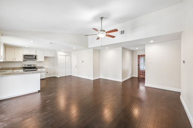 402 W Springdale Lane, Grand Prairie, TX 75052