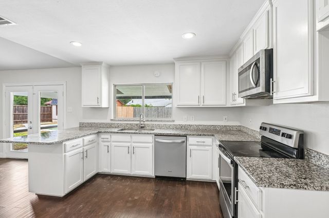 402 W Springdale Lane, Grand Prairie, TX 75052