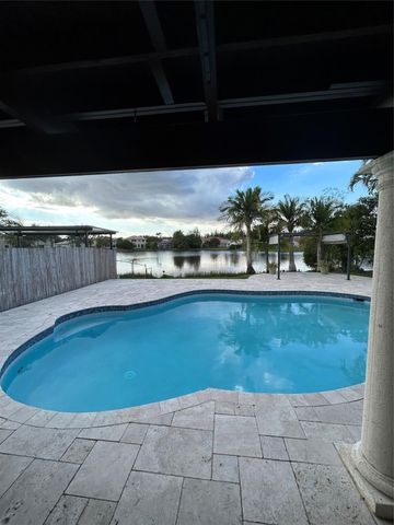 414 SW 205th Ave, Pembroke Pines, FL 33029