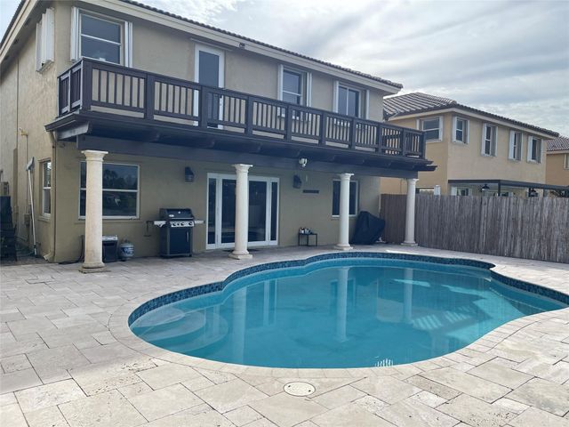 414 SW 205th Ave, Pembroke Pines, FL 33029