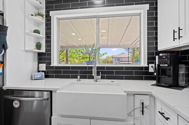 1301 Sheltie LN, Round Rock, TX 78664