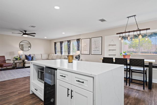 1301 Sheltie LN, Round Rock, TX 78664