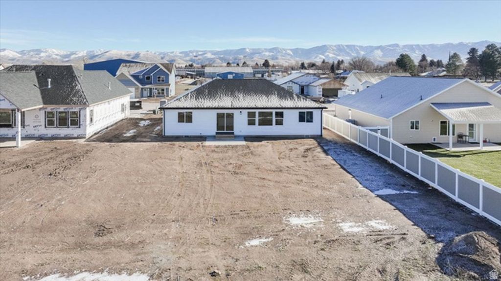 Image 4 of property listing at 253 N 300 W, Preston, ID 83263