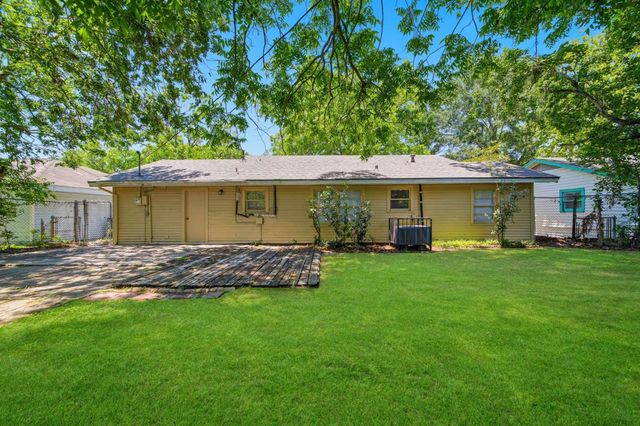 3025 Vance Avenue, Texas City, TX 77590