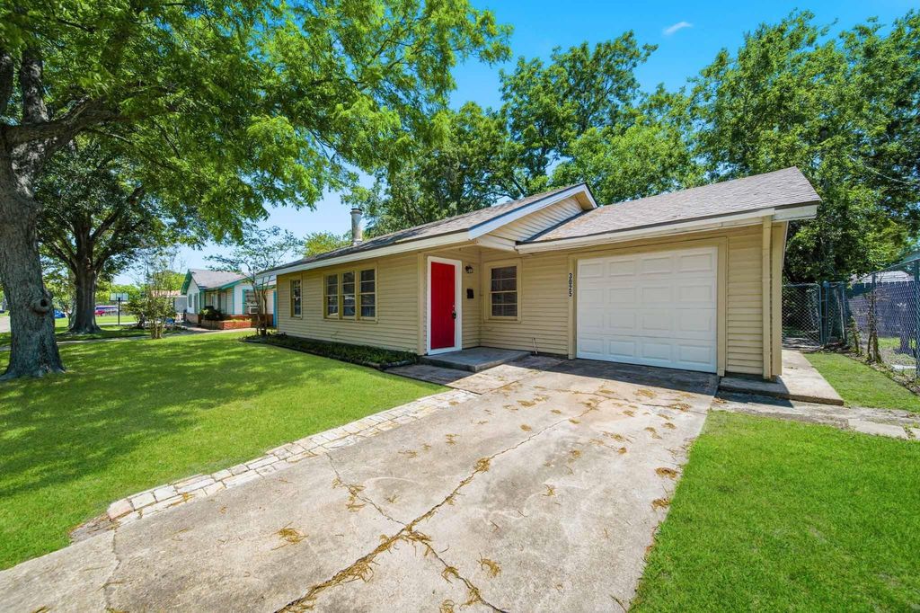 3025 Vance Avenue, Texas City, TX 77590