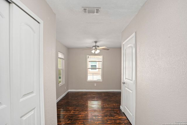 1530 SW 19th Street, San Antonio, TX 78207