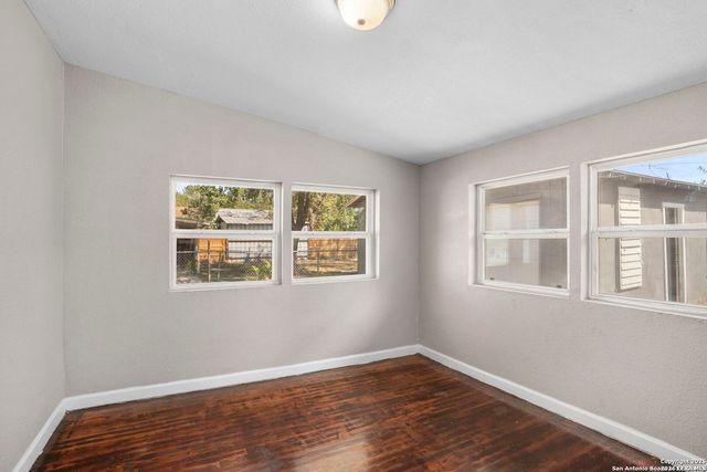 1530 SW 19th Street, San Antonio, TX 78207