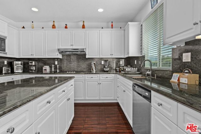 9626 Hanna Avenue, Chatsworth (los Angeles), CA 91311