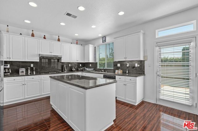 9626 Hanna Avenue, Chatsworth (los Angeles), CA 91311