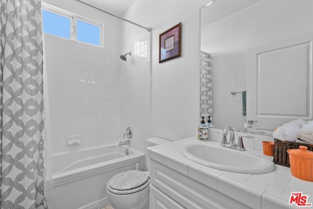 9626 Hanna Avenue, Chatsworth (los Angeles), CA 91311