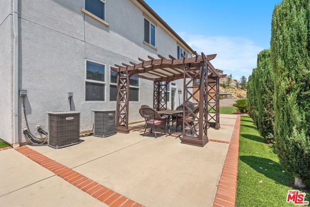 9626 Hanna Avenue, Chatsworth (los Angeles), CA 91311