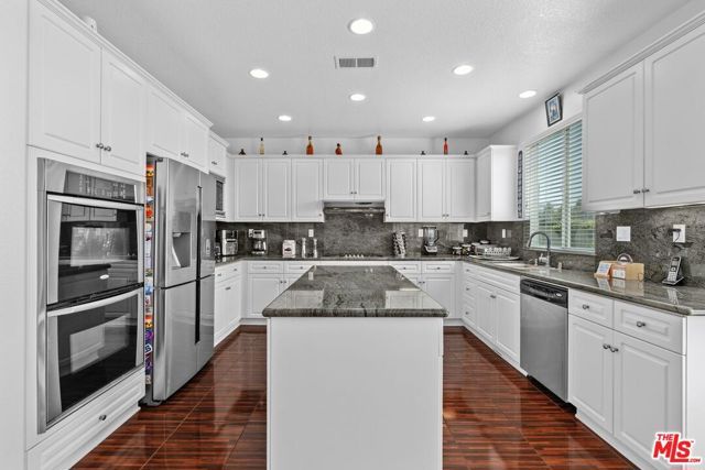 9626 Hanna Avenue, Chatsworth (los Angeles), CA 91311